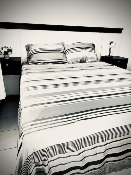 Stayhere! Fique Aqui! Apartamento 2/4 Mobiliado No Costa Azul :-) 살바도르 외부 사진
